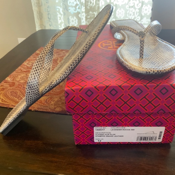 Tory Burch classic flip flop in lavender Roccia, BNIB,MSRP$198 Must have - Picture 3 of 5